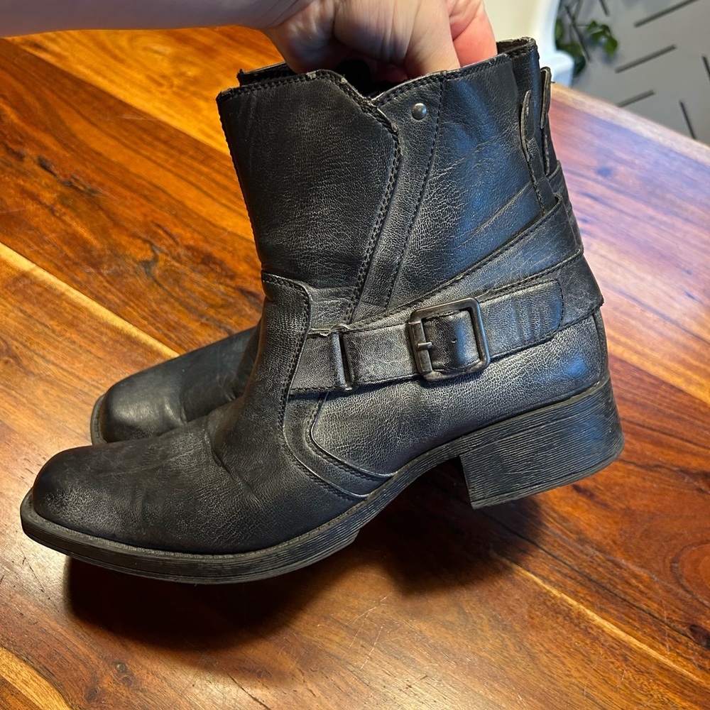 Men’s rock and republic black biker boots with buckle